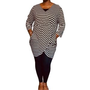 MONROE & MAIN ASYMMETRICAL STRIPE TUNIC - BLACK/GRAY SIZE 3X (NEW WITH TAGS) A19